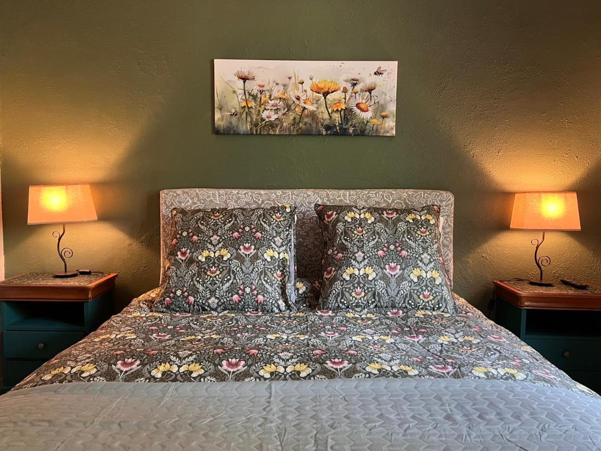 Bed and Breakfast Les Trois Fenetres Beauficel Exterior foto